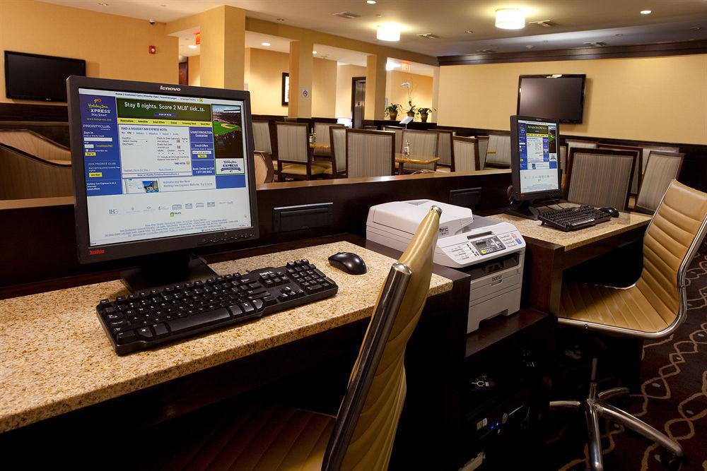 Holiday Inn Express Jacksonville Beach By Ihg Facilities photo