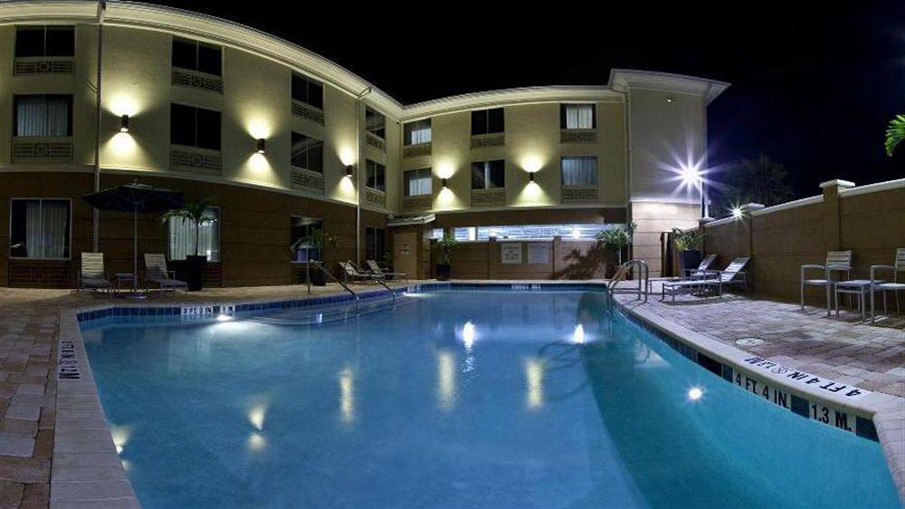 Holiday Inn Express Jacksonville Beach By Ihg Exterior photo