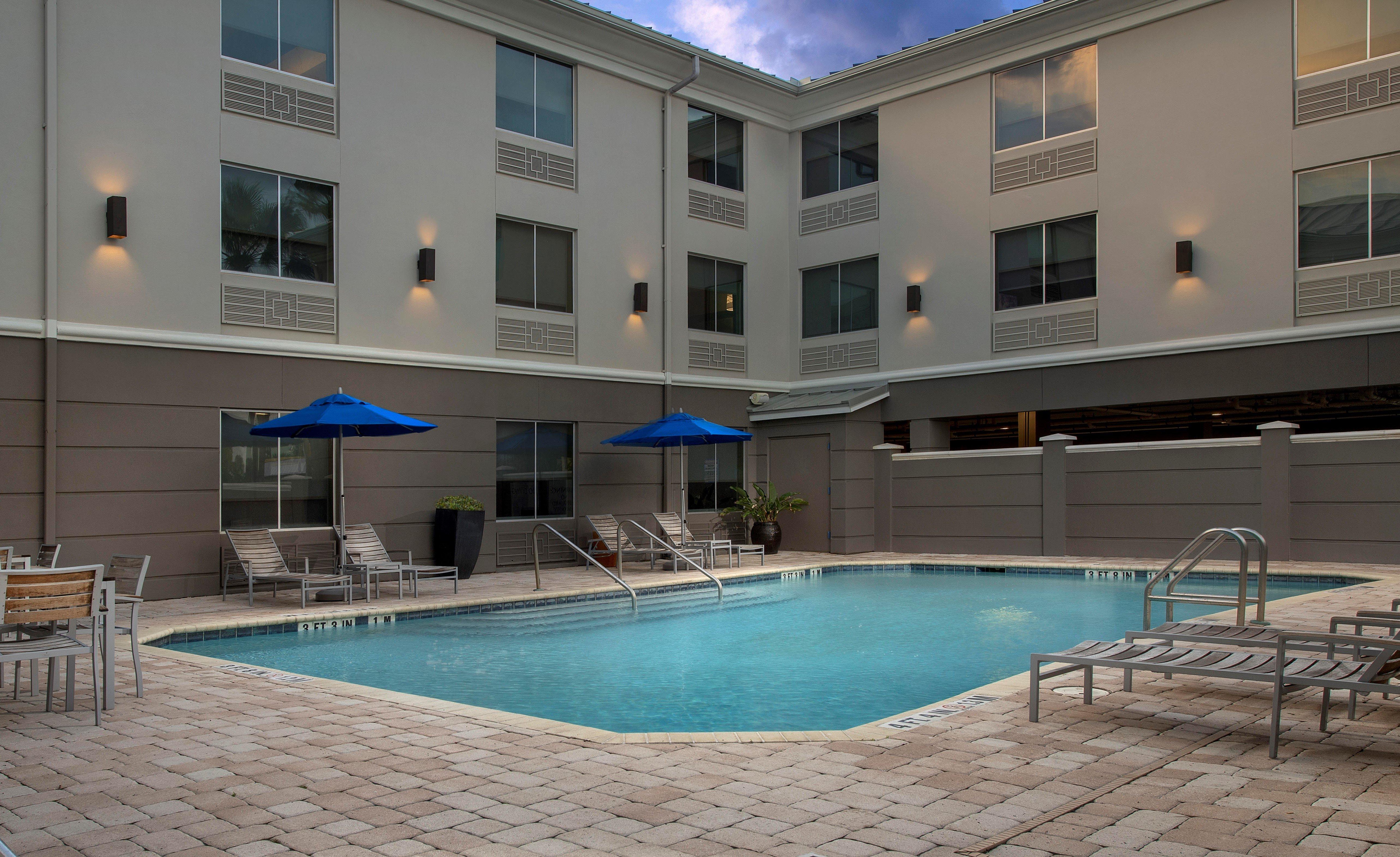 Holiday Inn Express Jacksonville Beach By Ihg Exterior photo