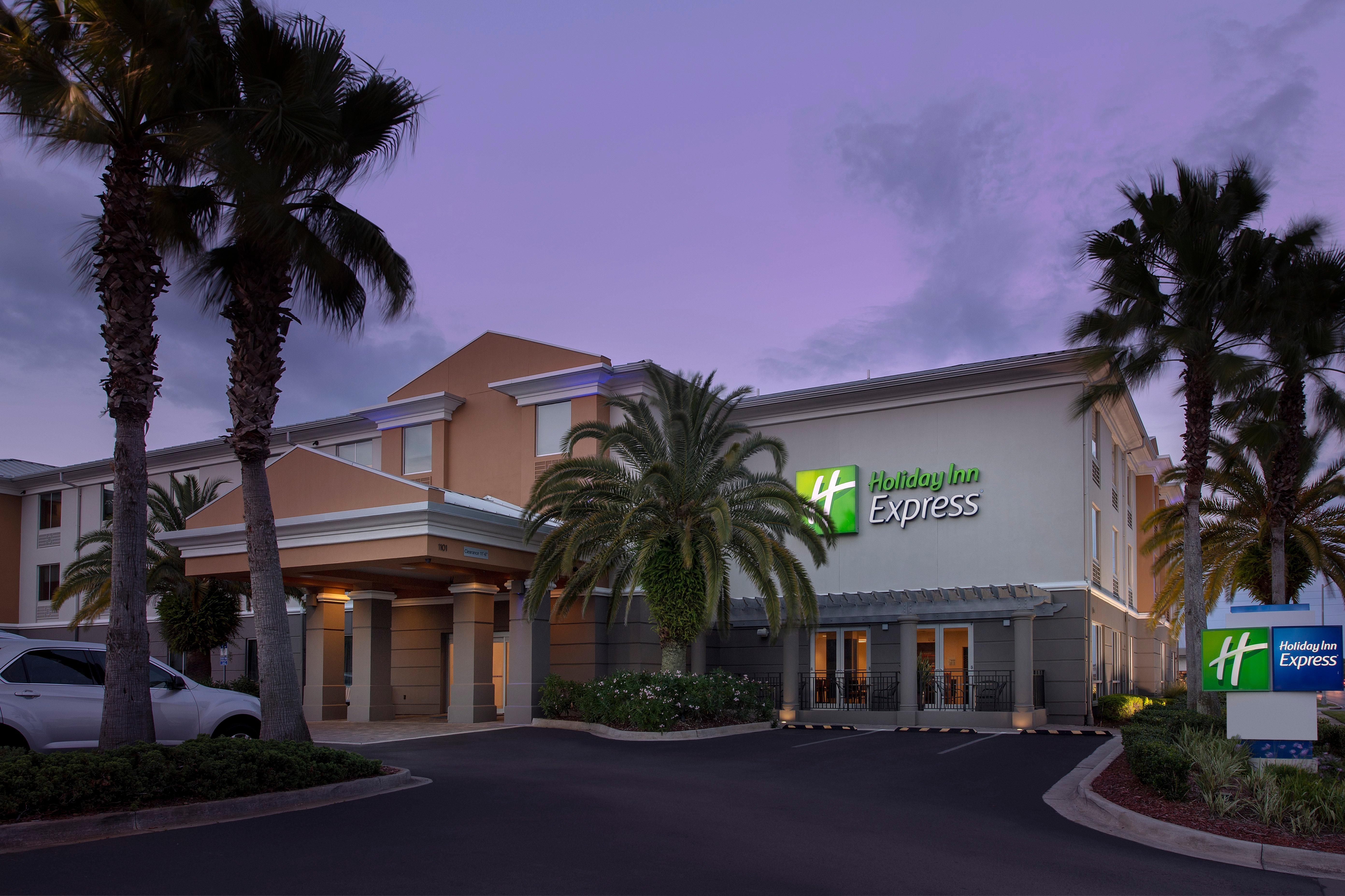 Holiday Inn Express Jacksonville Beach By Ihg Exterior photo