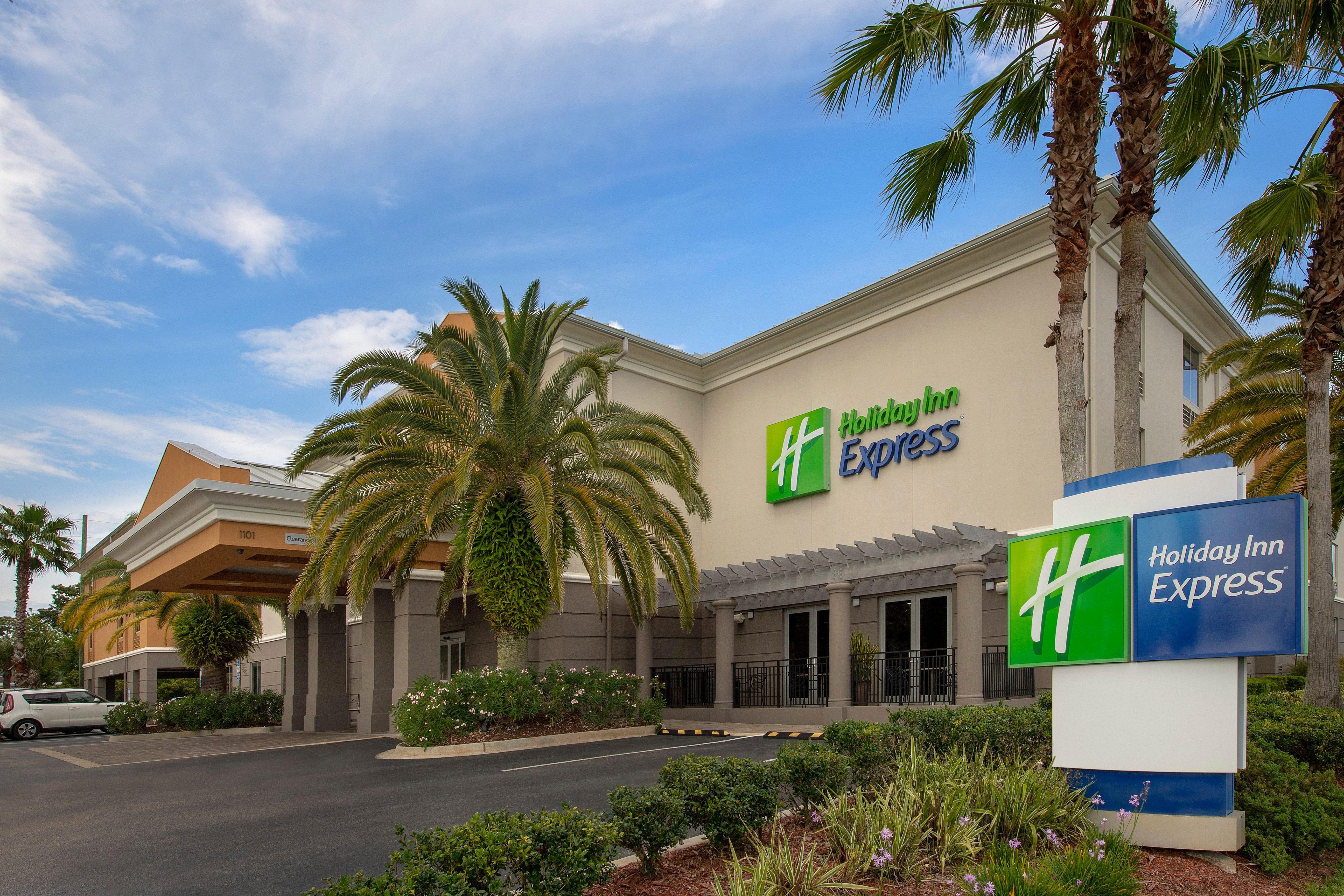 Holiday Inn Express Jacksonville Beach By Ihg Exterior photo