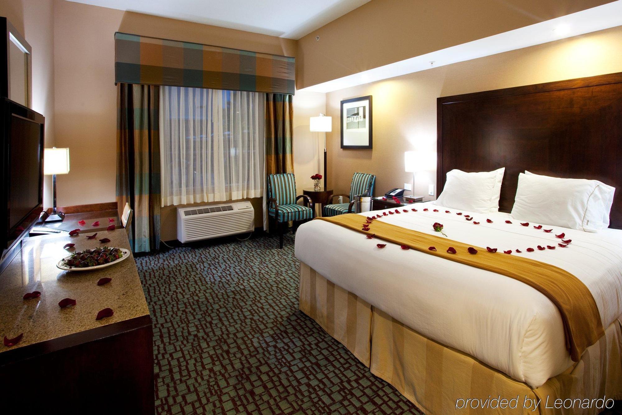 Holiday Inn Express Jacksonville Beach By Ihg Exterior photo
